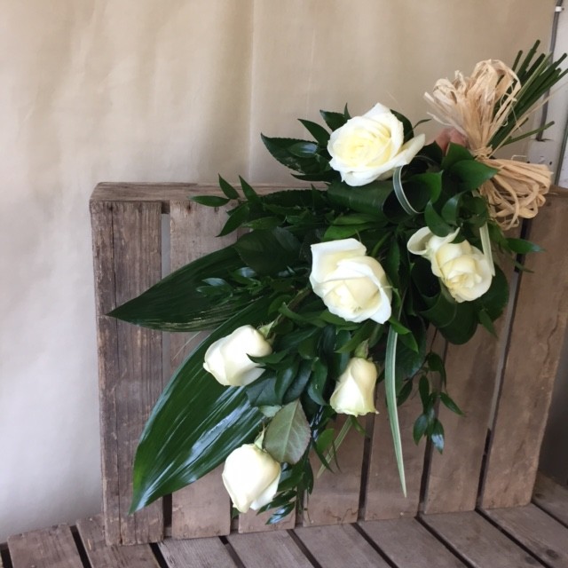 6 Rose Tied Sheaf