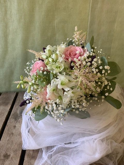 Gyp and rose handtie