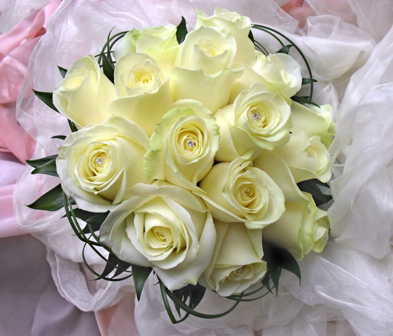 Classic Rose Hand-tied Bouquet